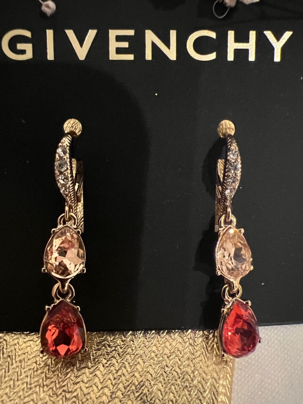 NEW Authentic Givenchy Gold
Teardrops earrings - Picture 5 of 10